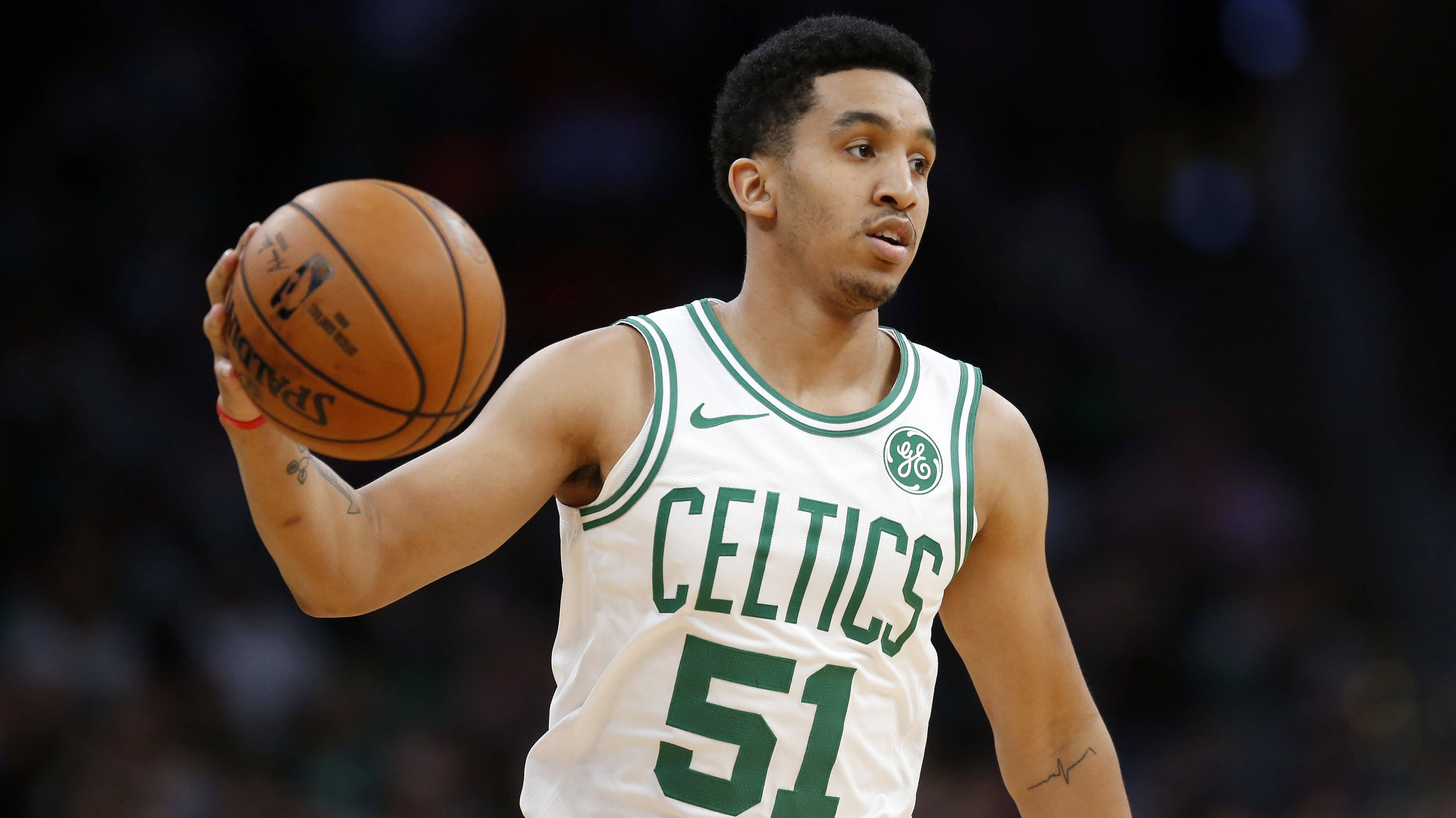 莱万多夫斯基新星重返赛场表现突出，勇士前途光明！