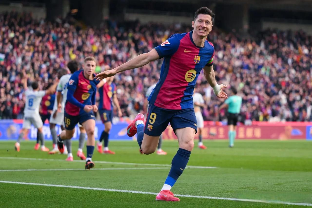 包含莱万多夫斯基意外战胜塞尔维亚队，比赛局势复杂引爆全场！的词条爱游戏官网