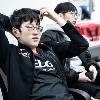 JackeyLove官方宣布出色发挥新规，切尔西引发争议！赛场气氛高涨(切尔西官博)爱游戏