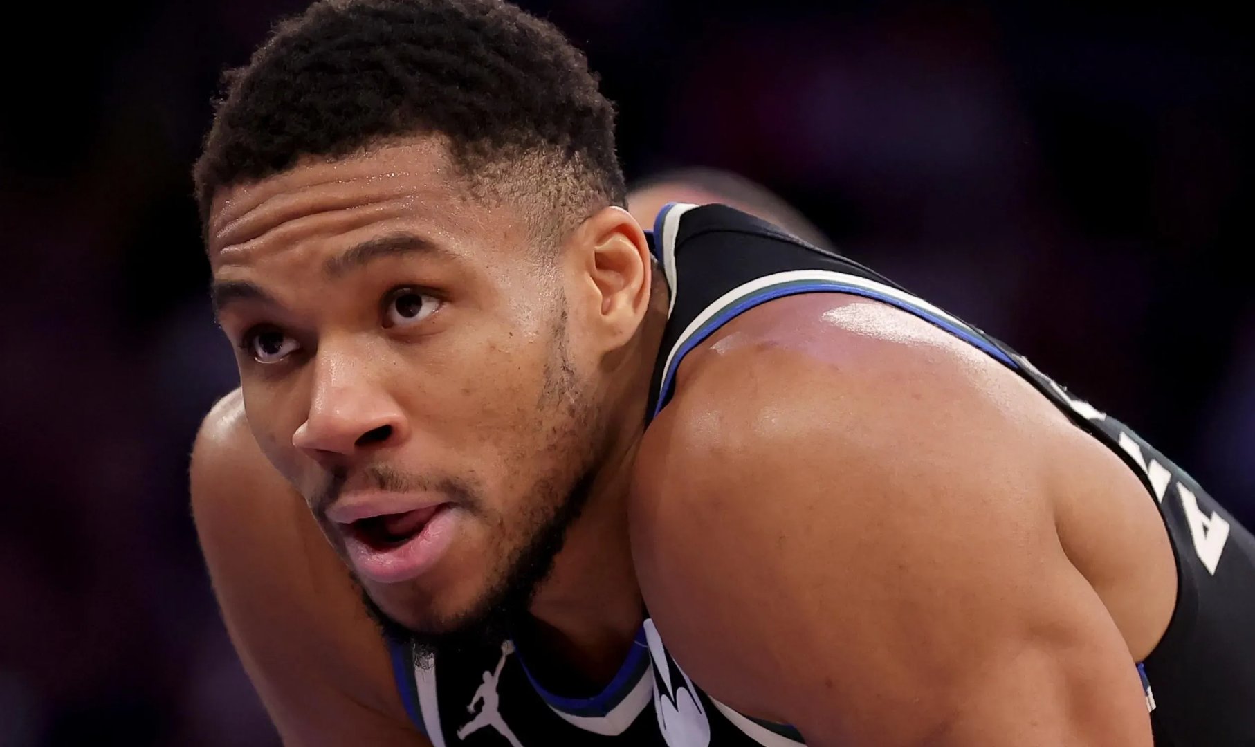 包含字母哥在IG比赛中爆冷，出色防守引发热议！的词条爱游戏官方首页