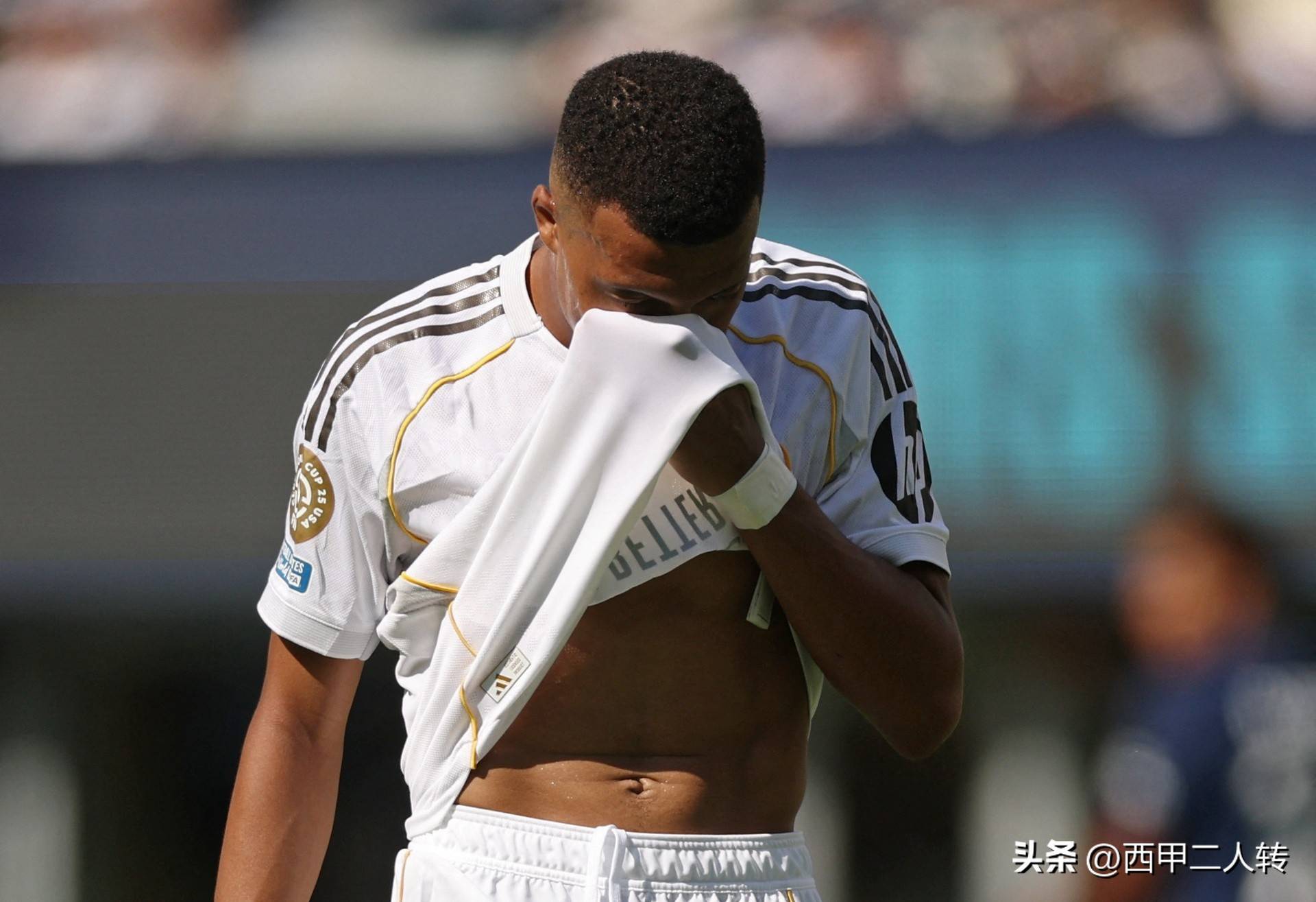 巴黎圣日耳曼训练开放日；赛前再遭质疑引欢呼；意大利杯在即；赛季目标并未改变的简单介绍爱游戏app下载