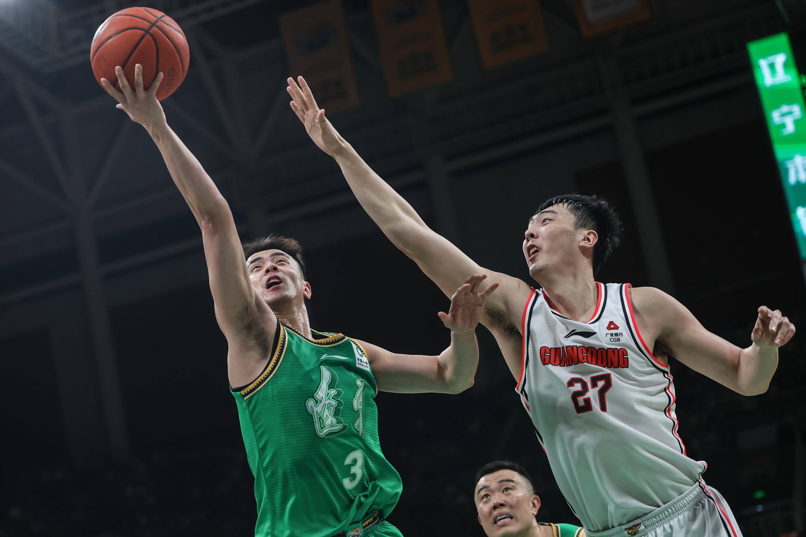 关于辽宁本钢迎CBA季后赛关键赛，冲刺阶段调整名单，压力陡增，更衣室氛围转暖的信息爱游戏注册入口